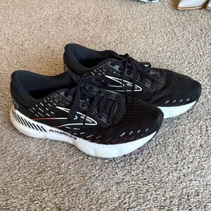 Brooks Black and White Women’s Size 9 Running Shoes
